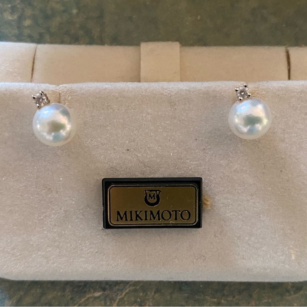 Beautiful Mikimoto Pearls with Diamonds 6 x 6.5mm